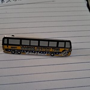 Myrtle Beach Souvenir Bus Pin - Yellow Travel Lapel Pin From Park